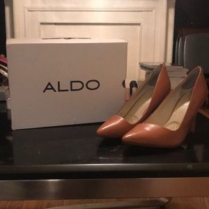 Caramel Pumps (Nude)